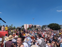 La Marche des Nez et Aka 26 * 4624 x 3472 * (3.26MB)